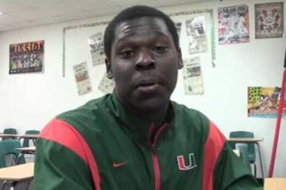 chad, thomas, jogar, jovem, futebol, americano, toca, instrumentos, musicais, bolsas, estudo