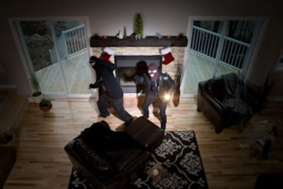 crime, assaltos, casas, julgamento, habitação, emgirantes