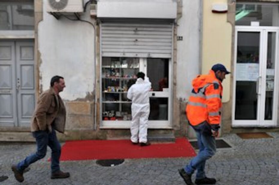 menor, roubo, assalto, armado, ourivesaria, tondela