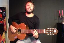 César Mourão canta 