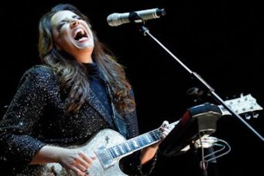 Ana Carolina, concerto, Lisboa, Guimarães, Gonzo, carreira, Pole Dance, Meo Arena, palco