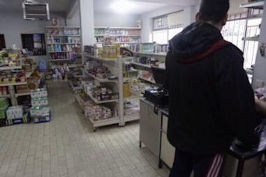 mulher, baleada, em, minimercado, braga