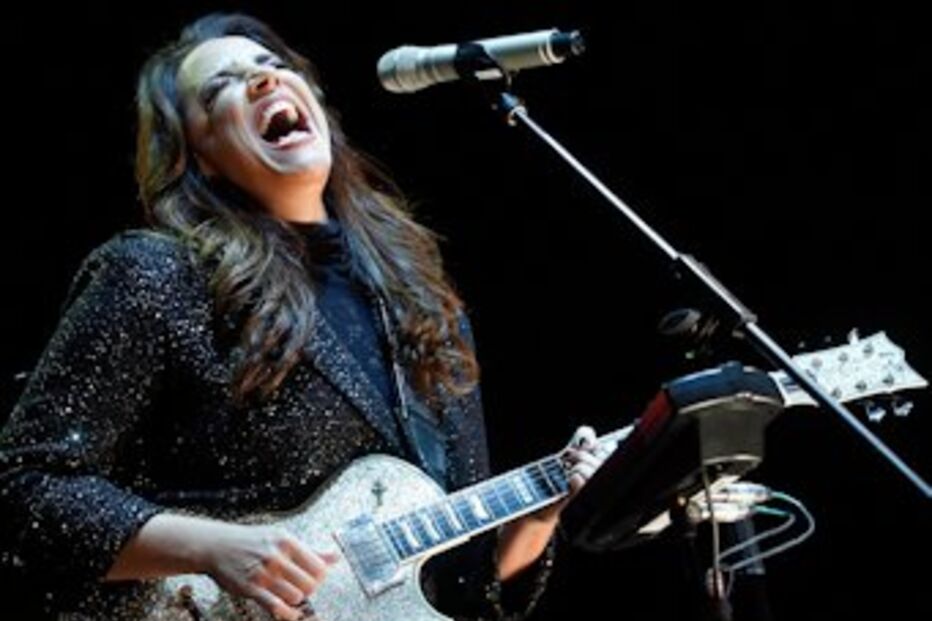 Ana Carolina, concerto, Lisboa, Guimarães, Gonzo, carreira, Pole Dance, Meo Arena, palco