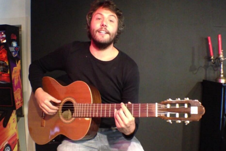 César Mourão canta 