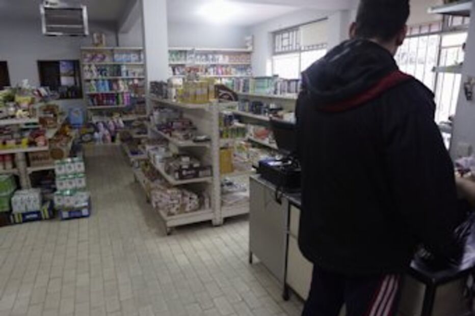 mulher, baleada, em, minimercado, braga