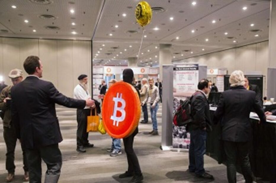 bitcoin, moeda virtual, cartão de crédito, xapo