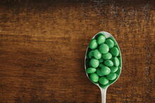 alimentação saudável, dieta, hidratos de carbono, batata, ervilhas, milho, cereais, banana, pão de mistura 