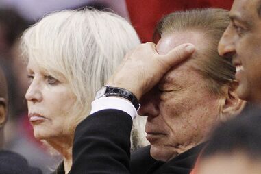 Los Angeles Clippers, NBA, Racismo, Racista, Basquetebol, EUA, Los Angeles Lakers, Donald Sterling, V. Stiviano, Magic Johnson, Oprah Winfrey, Barack Obama, Blake Griffin, Condenação, TMZ, Instagram