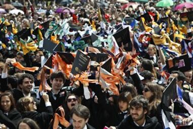 Estudantes dos PALOP queixam-se de atrasos nos vistos e dificuldades em Portugal