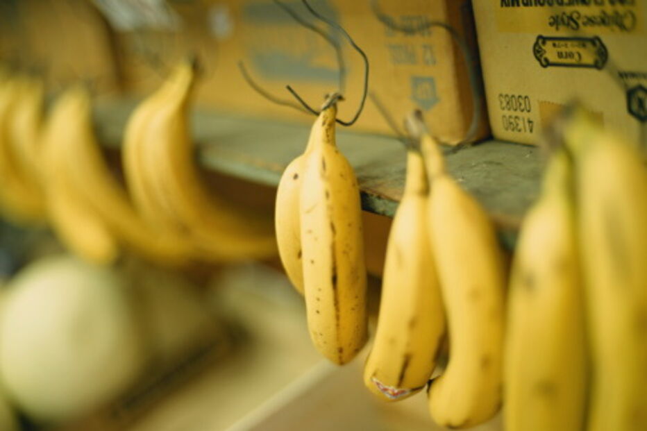 alimentação saudável, dieta, hidratos de carbono, batata, ervilhas, milho, cereais, banana, pão de mistura 