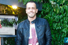 Pedro Teixeira felicita Cláudia Vieira