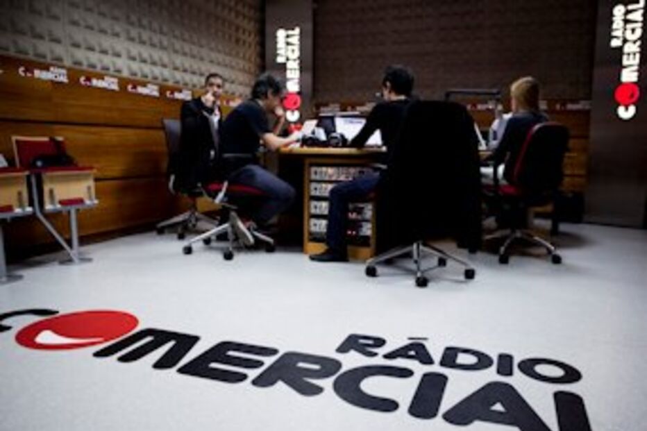 media, capital, milhões, comprar, radios