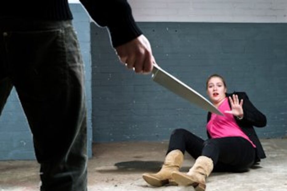 GNR, agressor, hospital, esfaqueamento, apedrejar