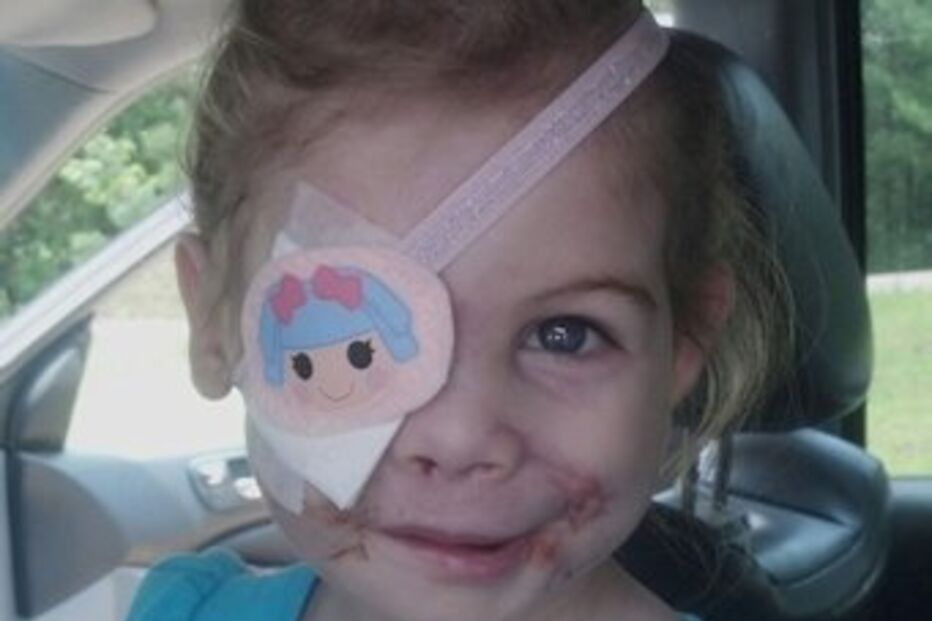 KFC, menina, atacada, pitbull, expulsa