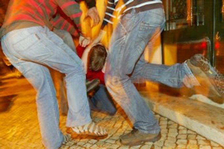 português, Angola, linchamento, atropelamento, criança, paulada, pedrada, Malanje