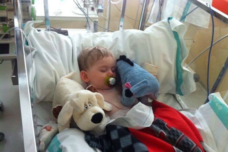 solidariedade, bebé, Cristiano Ronaldo, pagamento, operação, cérebro, Erik Ortiz Cruz