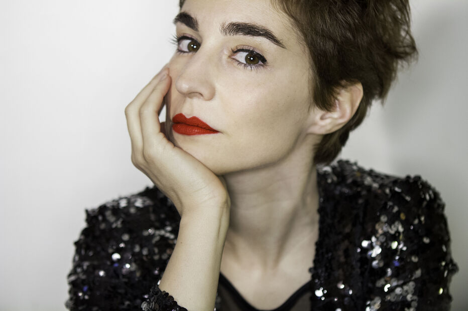 Teste Americano, Rita Redshoes