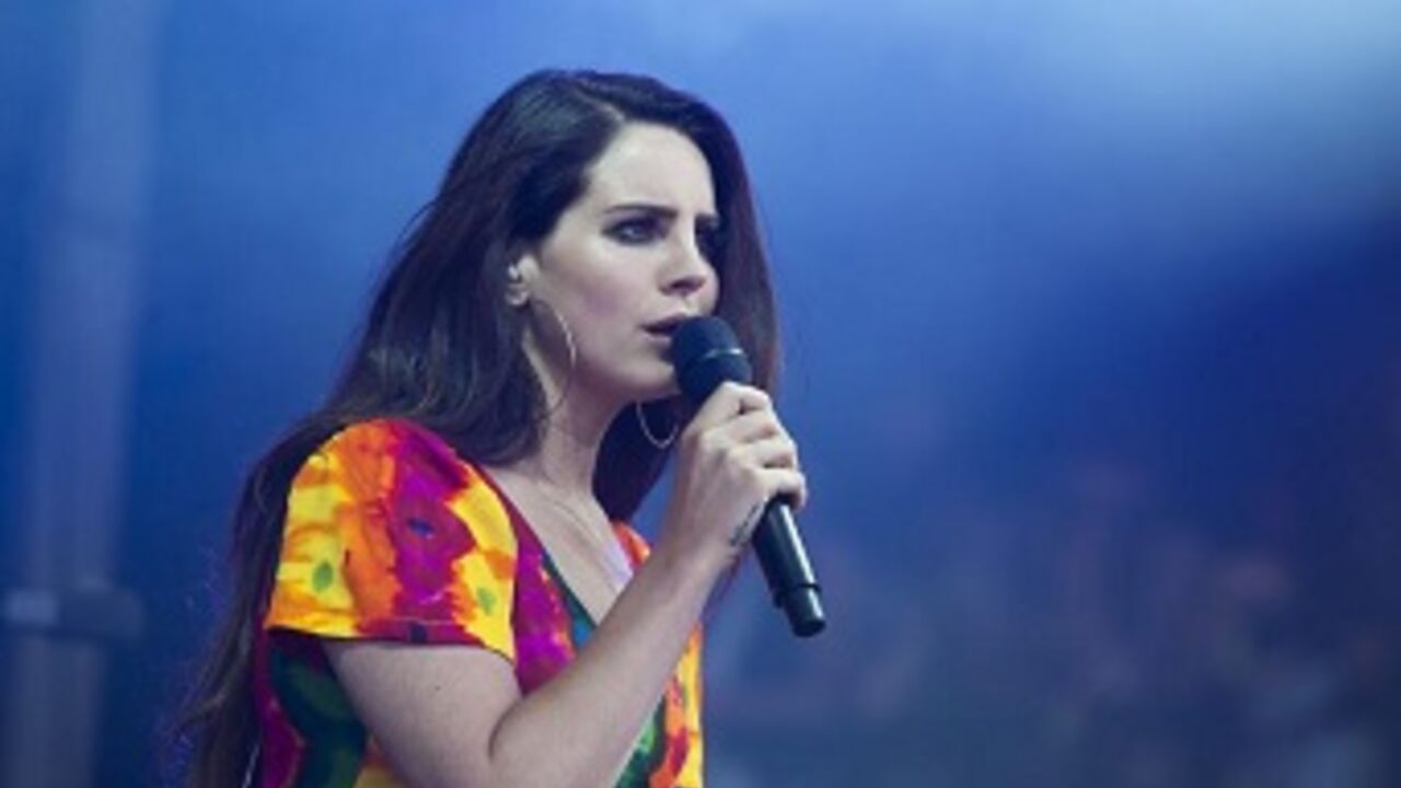 Carro de Lana Del Rey é roubado e artista tem medo que assaltantes  divulguem novas músicas - Famosos - Correio da Manhã