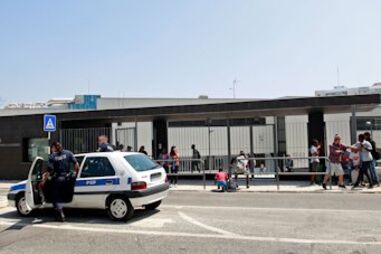 acusados, coação, alunos, escola, almada
