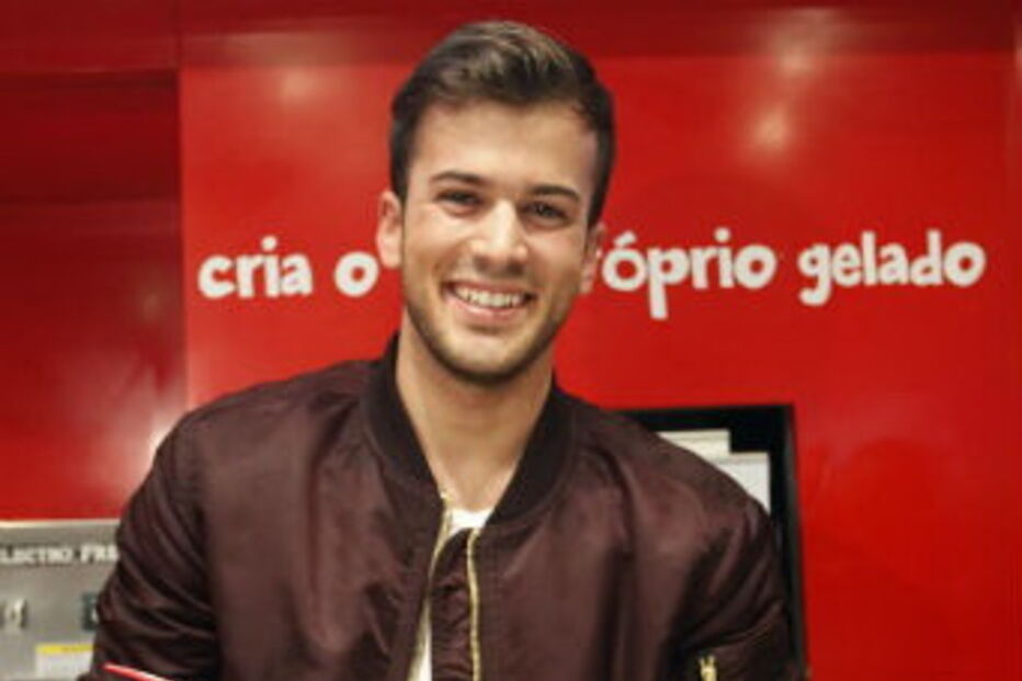 Davida Carreira, cantor, namorada, solteiro, redes sociais, ideal, mulher, relações, música