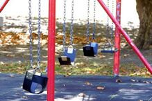 Tarado masturba-se e alicia menores com doces em parque infantil de Moscavide