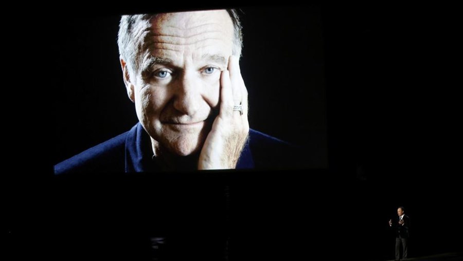 Billy Crystal homenageia Robin Williams na cerimónia de entrega dos Prémios Emmy, em Los Angeles