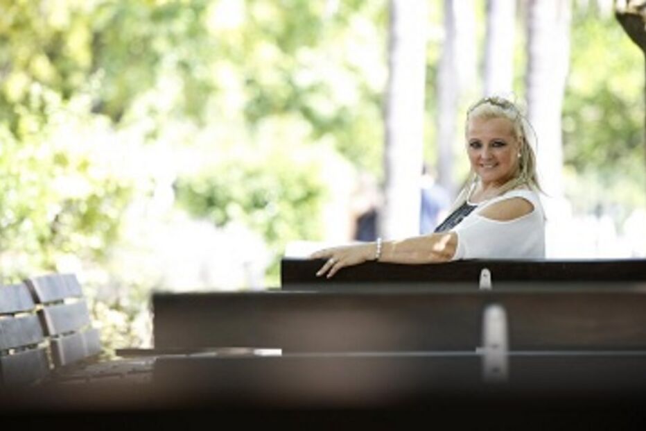 Ágata, música, vídeo, carreira, artista, rainha