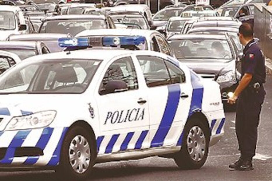 discussão, trânsito, PSP, condutores, arma