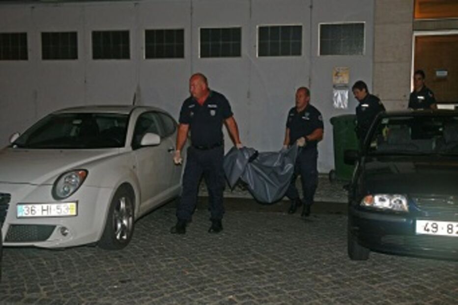 corpo, bebé, morta, pai, queimaduras, marvila, reclamado, leonor, familiares
