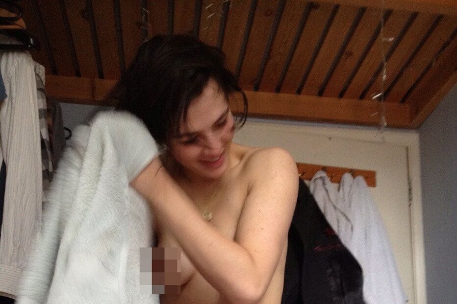 01-09-2014_18_03_15 Jessica Brown Findlay hFuYYik.jpg