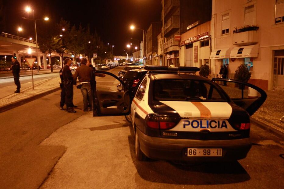 Coimbra, detido, agredir, polícia, PSP
