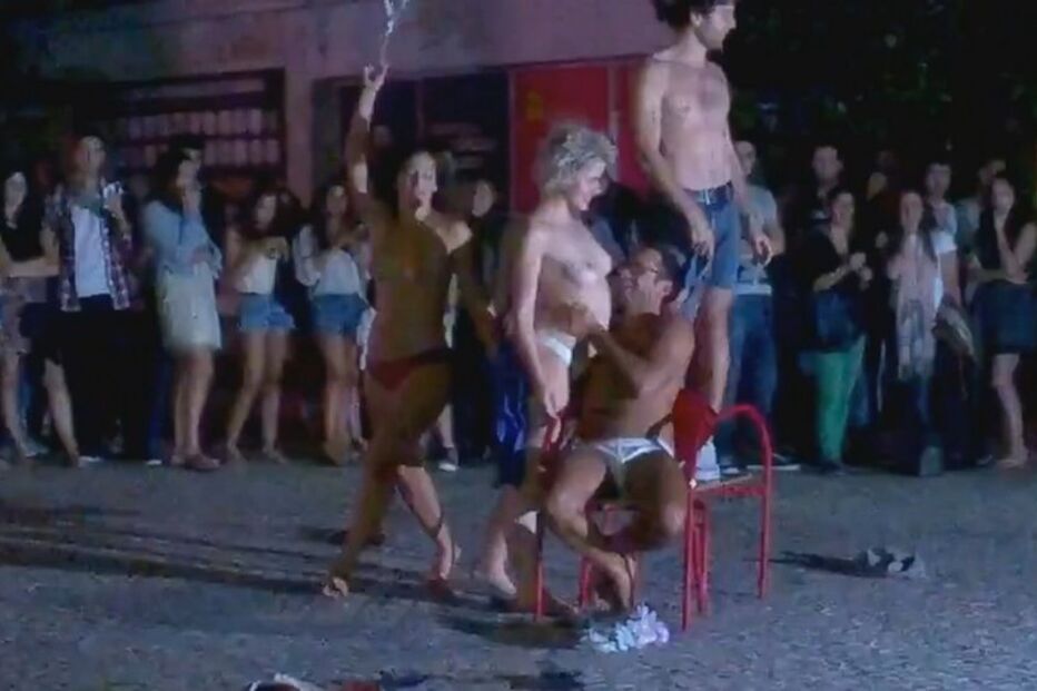 Estudantes, bar, striptease