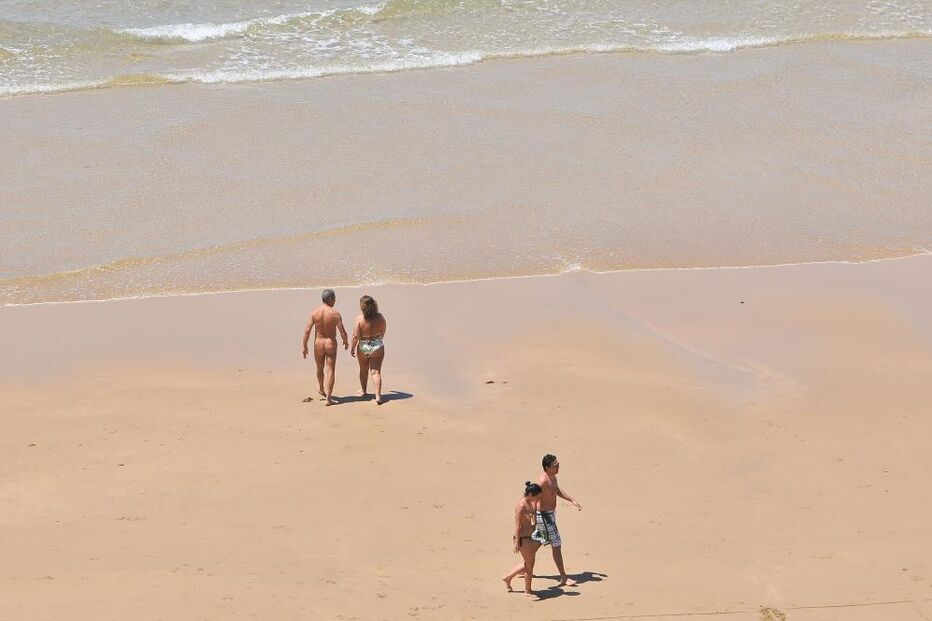 Naturistas
