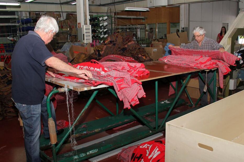 trabalhadores, fábrica, cachecóis