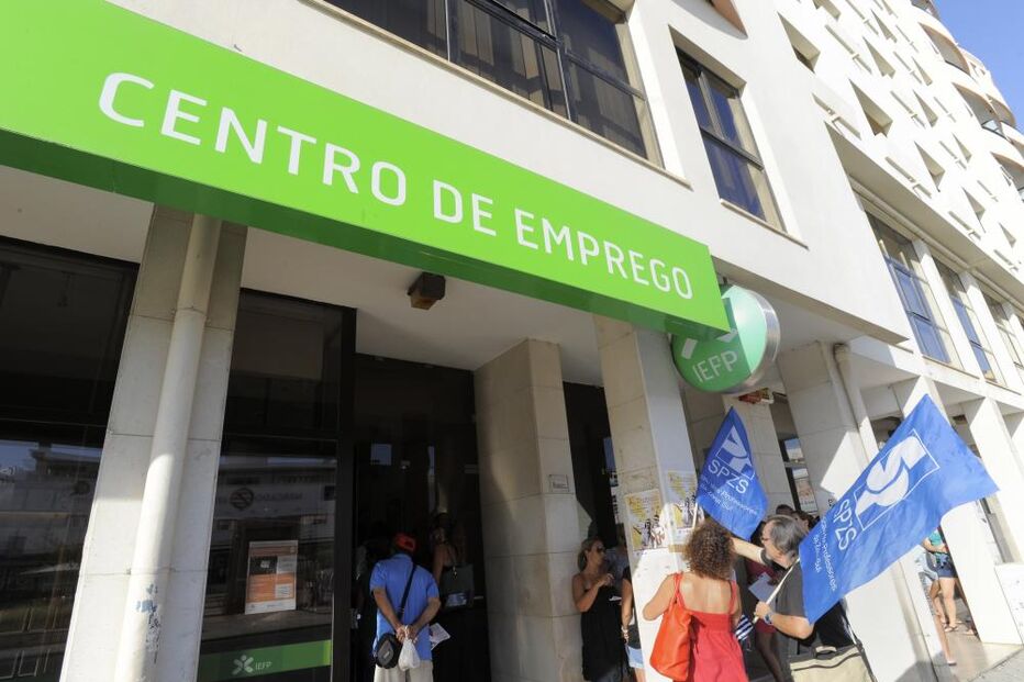 Centro de Emprego, Casais Desempregados