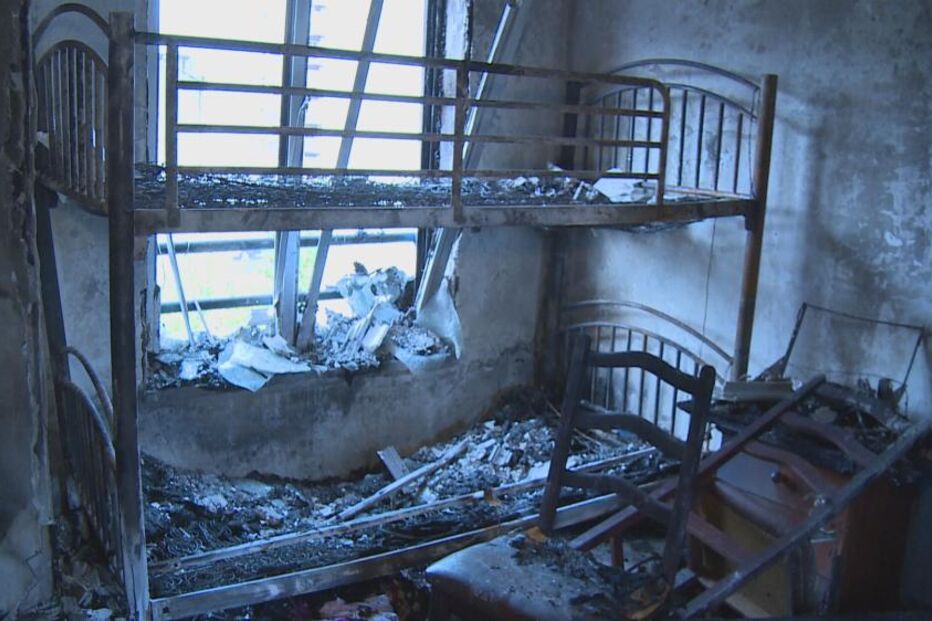 fogo-posto, quarto, queimado, destruído,