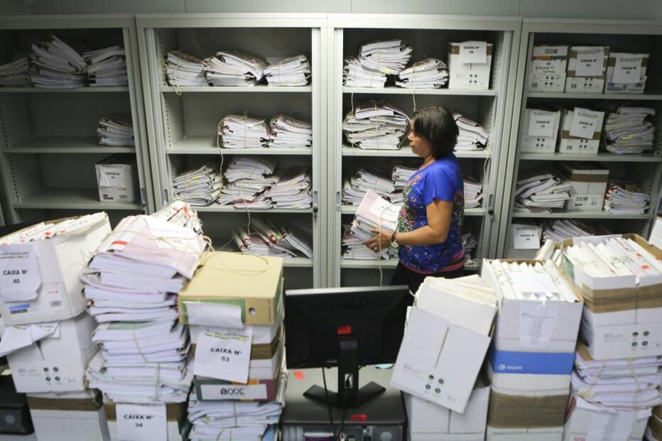 funcionários judiciais, tribunais