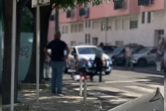 O momento da detenção do homem que esfaqueou PSP no Prior Velho