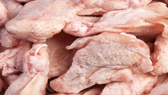 Intermarché, Auchan e E.Leclerc recolhem frango contaminado em França 