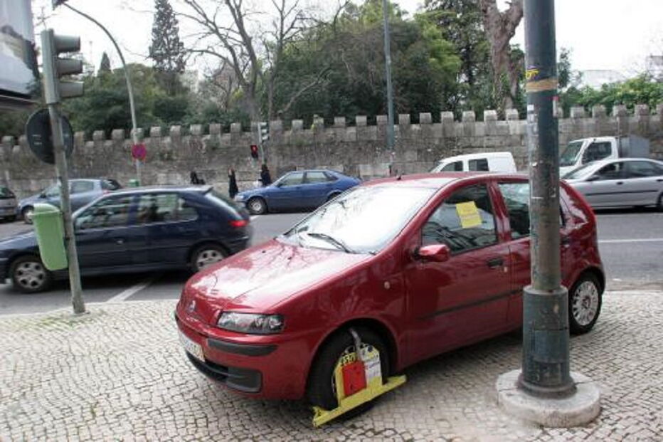 Carro bloqueado, estacionamento