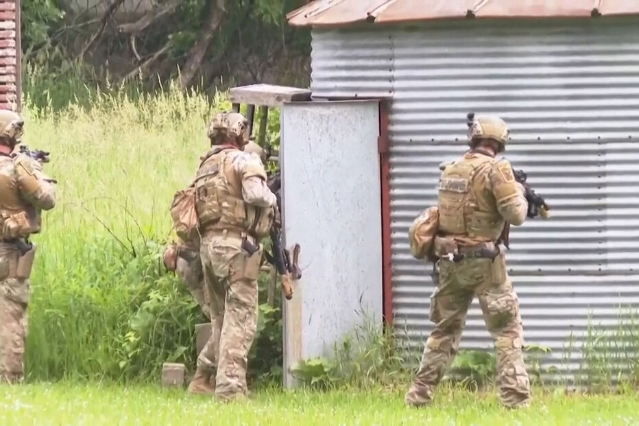 Polícia faz buscas no bairro onde vivia suspeito de matar congressista
