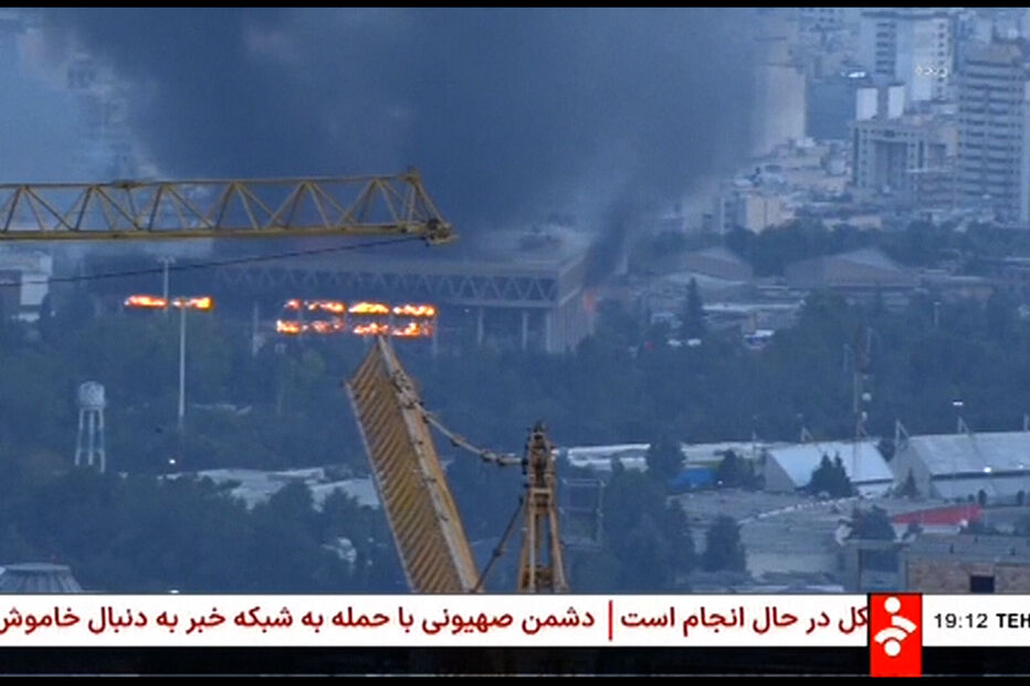 Ataque israelita causa incêndio em edifício da TV estatal do Irão