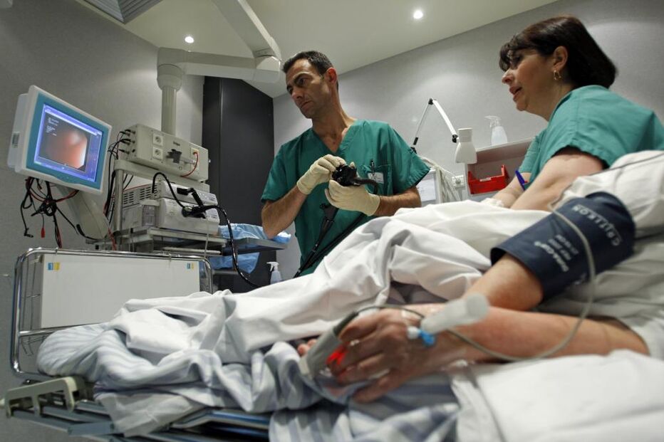 Colonoscopia, hospital, médicos