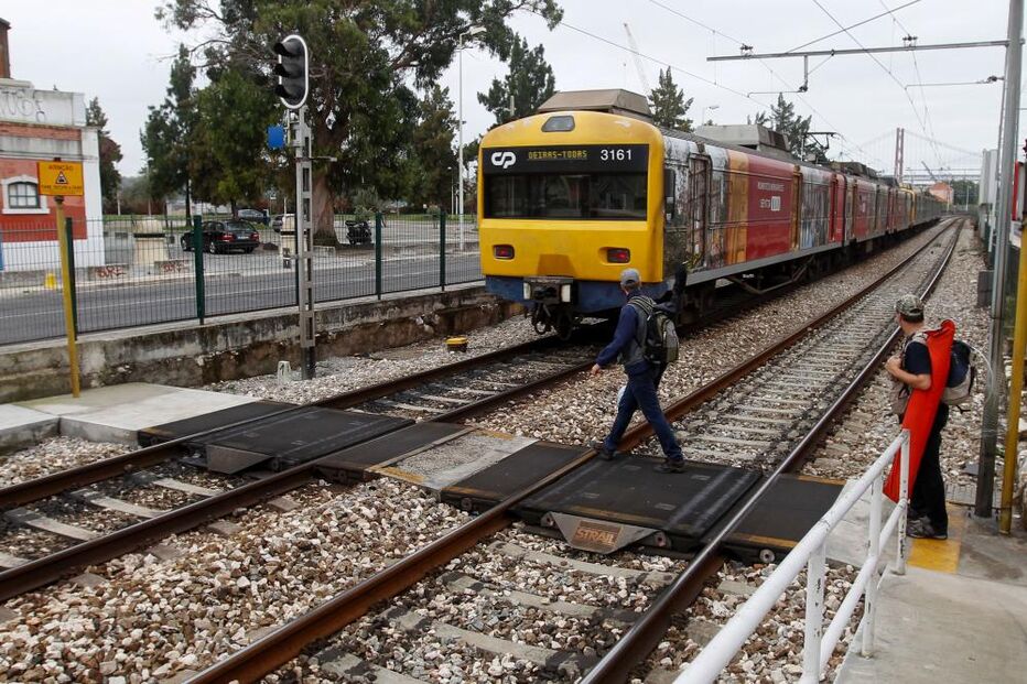 CP, comboios de Portugal, transportes públicos, pertubações, áreas suburbanas