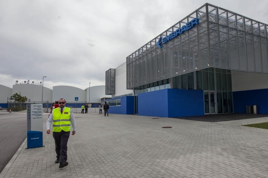 Embraer, Évora, fábrica