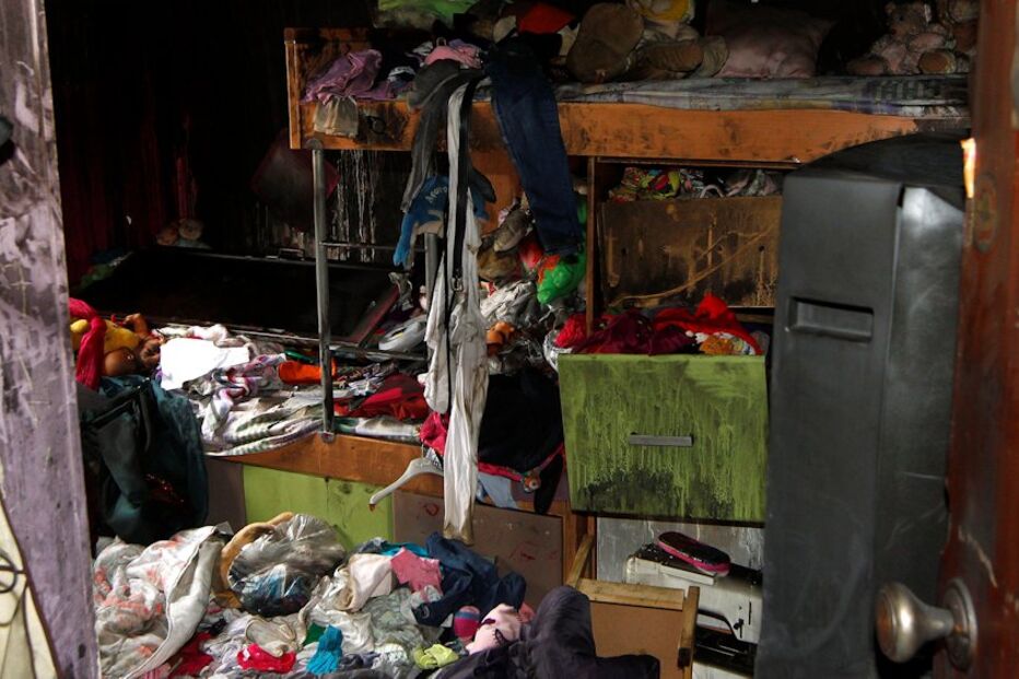 menina, salva, irmãos, morre