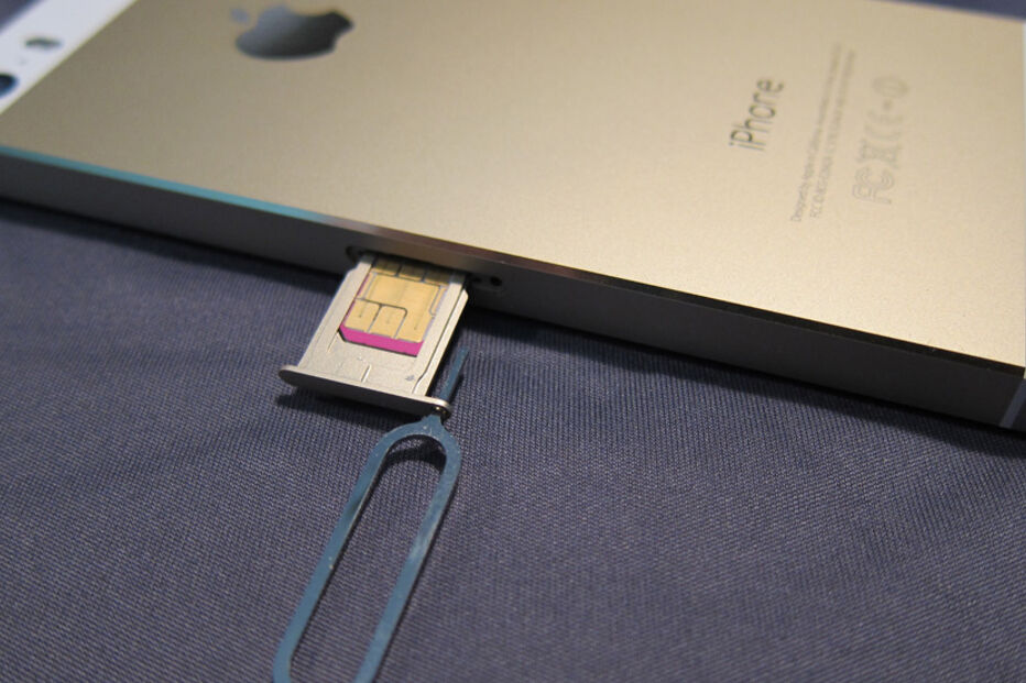 20-10-2014_15_48_09 iphone-5s-sim-card.jpg