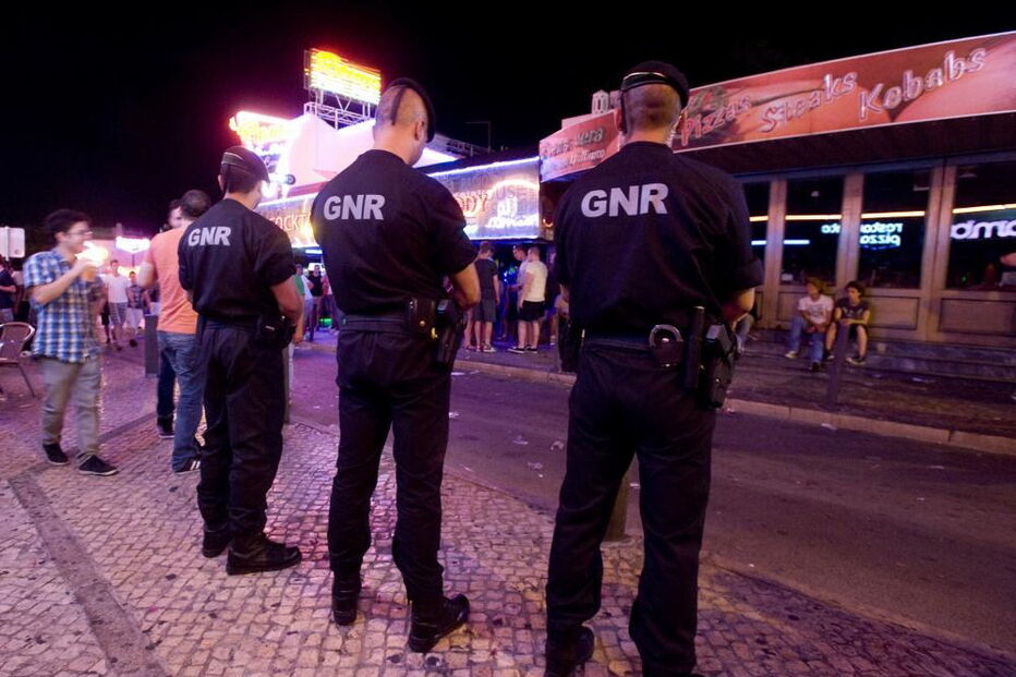 militares, GNR de costas, rua da Oura, Albufeira