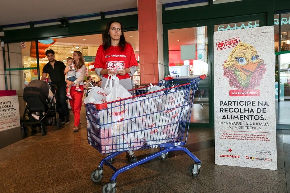 29-10-2014_19_21_01 Campanha Recolha Alimentos out b.jpg