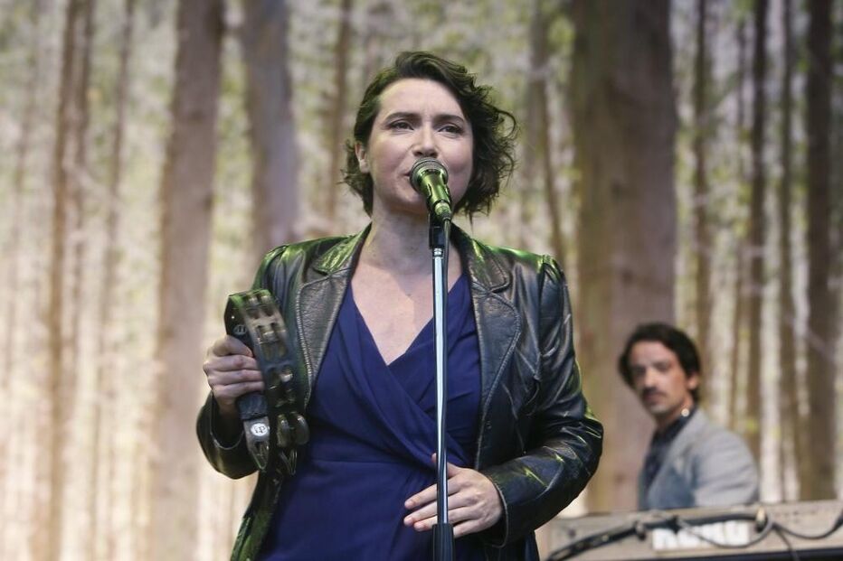 Manuela Azevedo, espetáculo, dança, música